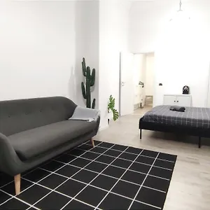 https://via-verdi-14.in-sardinia.net